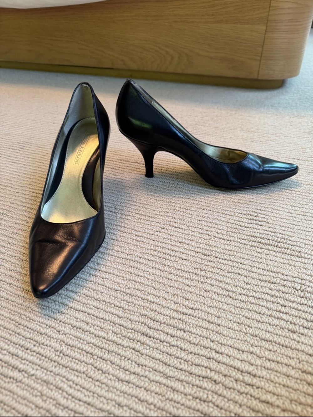 Joan & David Black Leather Pointed-Toe Kitten Heels